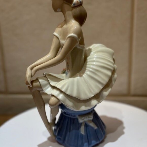 Vintage 1970's Casades Porcelain Ballerina Lady Figurine Made In Spain - Picture 6 of 8